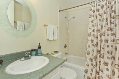 Lake House Mountain and Golf Course Views! Washerdryer, AC, FREE Wi-Fi and Parking!, , on Oahu - Honolulu in Hawaii - Lakehouse Vacation Rental - Lake Home for rent on LakeHouseVacations.com
