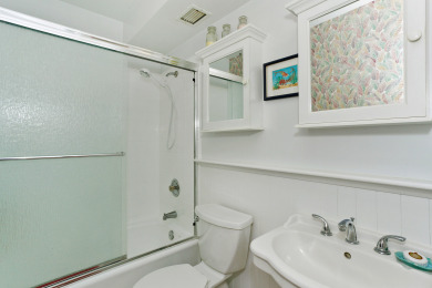 Lake House High-Floor 1-Bedroom with Kitchen, WasherDryer, Wi-Fi, Pool, FREE Parking!, , on Oahu - Honolulu in Hawaii - Lakehouse Vacation Rental - Lake Home for rent on LakeHouseVacations.com