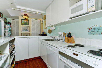 Lake House High-Floor 1-Bedroom with Kitchen, WasherDryer, Wi-Fi, Pool, FREE Parking!, , on Oahu - Honolulu in Hawaii - Lakehouse Vacation Rental - Lake Home for rent on LakeHouseVacations.com