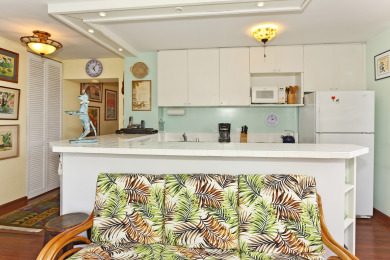 Lake House High-Floor 1-Bedroom with Kitchen, WasherDryer, Wi-Fi, Pool, FREE Parking!, , on Oahu - Honolulu in Hawaii - Lakehouse Vacation Rental - Lake Home for rent on LakeHouseVacations.com