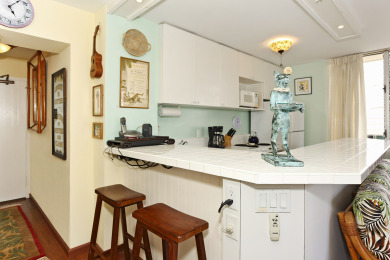 Lake House High-Floor 1-Bedroom with Kitchen, WasherDryer, Wi-Fi, Pool, FREE Parking!, , on Oahu - Honolulu in Hawaii - Lakehouse Vacation Rental - Lake Home for rent on LakeHouseVacations.com