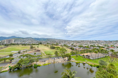Lake House Luscious Green Golf Course & Mountain Views! FREE Wi-Fi, Parking, Pool!, , on Oahu - Honolulu in Hawaii - Lakehouse Vacation Rental - Lake Home for rent on LakeHouseVacations.com