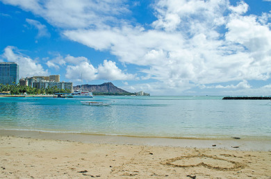 Lake House Luscious Green Golf Course & Mountain Views! FREE Wi-Fi, Parking, Pool!, , on Oahu - Honolulu in Hawaii - Lakehouse Vacation Rental - Lake Home for rent on LakeHouseVacations.com