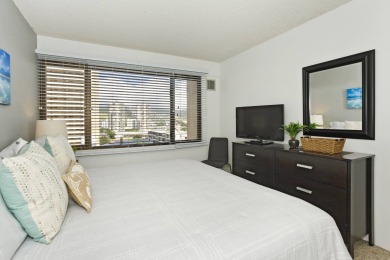 Lake House Corner Unit with Mountain View, Full Kitchen, AC, FREE Wi-Fi and Parking!, , on Oahu - Honolulu in Hawaii - Lakehouse Vacation Rental - Lake Home for rent on LakeHouseVacations.com