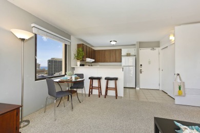 Lake House Corner Unit with Mountain View, Full Kitchen, AC, FREE Wi-Fi and Parking!, , on Oahu - Honolulu in Hawaii - Lakehouse Vacation Rental - Lake Home for rent on LakeHouseVacations.com