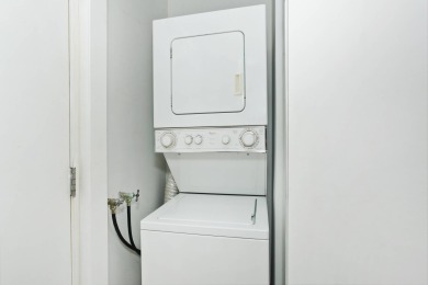 Lake House Corner Unit with Mountain View, Full Kitchen, AC, FREE Wi-Fi and Parking!, , on Oahu - Honolulu in Hawaii - Lakehouse Vacation Rental - Lake Home for rent on LakeHouseVacations.com