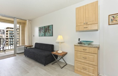 Lake House Studio with Kitchen, AC, WasherDryer, POOL, Wi-Fi, FREE Parking!, , on Oahu - Honolulu in Hawaii - Lakehouse Vacation Rental - Lake Home for rent on LakeHouseVacations.com