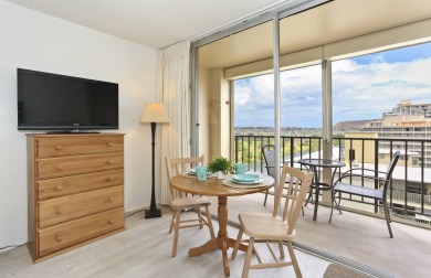 Lake House Studio with Kitchen, AC, WasherDryer, POOL, Wi-Fi, FREE Parking!, , on Oahu - Honolulu in Hawaii - Lakehouse Vacation Rental - Lake Home for rent on LakeHouseVacations.com