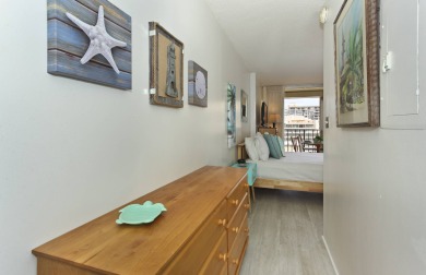 Lake House Studio with Kitchen, AC, WasherDryer, POOL, Wi-Fi, FREE Parking!, , on Oahu - Honolulu in Hawaii - Lakehouse Vacation Rental - Lake Home for rent on LakeHouseVacations.com