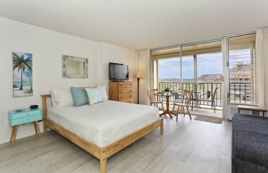 Lake House Studio with Kitchen, AC, WasherDryer, POOL, Wi-Fi, FREE Parking!, , on Oahu - Honolulu in Hawaii - Lakehouse Vacation Rental - Lake Home for rent on LakeHouseVacations.com