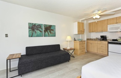 Lake House Studio with Kitchen, AC, WasherDryer, POOL, Wi-Fi, FREE Parking!, , on Oahu - Honolulu in Hawaii - Lakehouse Vacation Rental - Lake Home for rent on LakeHouseVacations.com