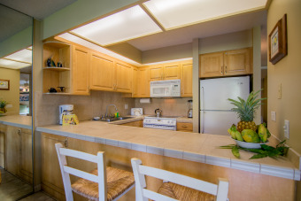 Lake House 2BR Garden-Level Lanai Overlooks Koi Ponds, , on Maui - Lahaina in Hawaii - Lakehouse Vacation Rental - Lake Home for rent on LakeHouseVacations.com