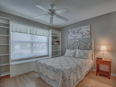 Lake House Gorgeous pet friendly in the Village of De La Vista, , on Lake Sumter / Cherry Lake in Florida - Lakehouse Vacation Rental - Lake Home for rent on LakeHouseVacations.com