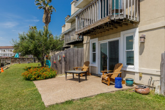 Lake House Blue Crab Bungalow is a Waterfront Condo that's Close to the Beach, , on Gulf of Mexico - Corpus Christi in Texas - Lakehouse Vacation Rental - Lake Home for rent on LakeHouseVacations.com