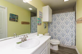  Ad# 20012 lake house for rent on LakeHouseVacations.com, lakehouse, lake home rental, lakehome for rent, vacation, holiday, lodging, lake
