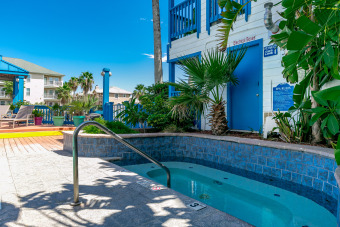 Lake House 2BR Condo w Balcony, WasherDryer & King Bed. Wonderful Winter Escape!, , on Gulf of Mexico - Corpus Christi in Texas - Lakehouse Vacation Rental - Lake Home for rent on LakeHouseVacations.com