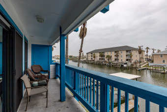 Lake House 2BR Condo w Balcony, WasherDryer & King Bed. Wonderful Winter Escape!, , on Gulf of Mexico - Corpus Christi in Texas - Lakehouse Vacation Rental - Lake Home for rent on LakeHouseVacations.com