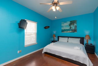 Lake House 2BR Winter Retreat w Private Patio, Allocated Parking and Sparkling Pool, , on Gulf of Mexico - Corpus Christi in Texas - Lakehouse Vacation Rental - Lake Home for rent on LakeHouseVacations.com
