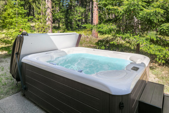 Lake House Privacy and Luxury! Fantastic outdoor living space. Hot Tub and Game Room, , on Lake Cle Elum in Washington - Lakehouse Vacation Rental - Lake Home for rent on LakeHouseVacations.com