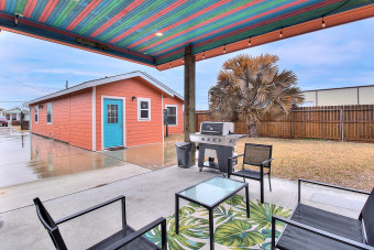 Lake House New! Charming and eclectic 2 bedroom, 1 bath, 5 minutes to Rockport Beach!, , on Gulf of Mexico - Aransas Bay in Texas - Lakehouse Vacation Rental - Lake Home for rent on LakeHouseVacations.com
