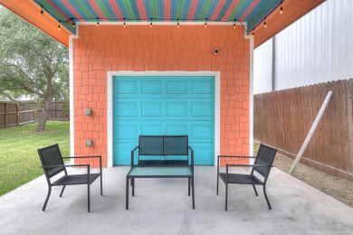 Lake House New! Charming and eclectic 2 bedroom, 1 bath, 5 minutes to Rockport Beach!, , on Gulf of Mexico - Aransas Bay in Texas - Lakehouse Vacation Rental - Lake Home for rent on LakeHouseVacations.com