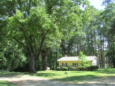 Lake House 2-209c: Tugaloo Park-12mi; Holcomb-2mi; 1 Level; Gas Fireplace; Screen Porch; 2 Kings, , on Lake Hartwell in Georgia - Lakehouse Vacation Rental - Lake Home for rent on LakeHouseVacations.com