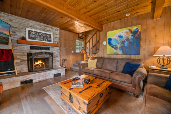Lake House CUTE log cabin in Upper Moonridge, in the forest Walk to SLOPES CLOSE to LAKE, , on Big Bear Lake in California - Lakehouse Vacation Rental - Lake Home for rent on LakeHouseVacations.com