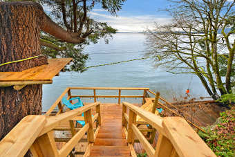 Lake House Spectacular 3 Bedroom Cottage on Saanich Inlet, , on British Columbia in British Columbia - Lakehouse Vacation Rental - Lake Home for rent on LakeHouseVacations.com
