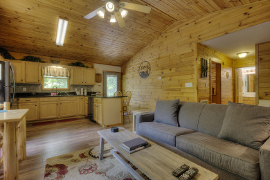  Ad# 21600 lake house for rent on LakeHouseVacations.com, lakehouse, lake home rental, lakehome for rent, vacation, holiday, lodging, lake