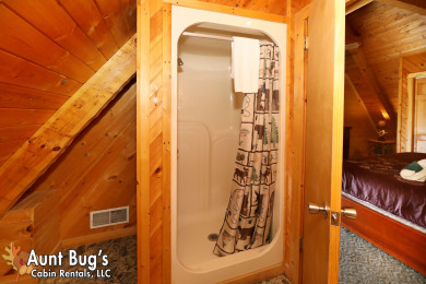 Lake House A Secluded Retreat Your Tranquil Smoky Mountain Hideaway!, , on West Prong Little Pigeon River in Tennessee - Lakehouse Vacation Rental - Lake Home for rent on LakeHouseVacations.com