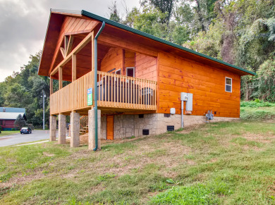 Lake House River Romance Let Love Flow in Your Smoky Mountain Getaway!, , on West Prong Little Pigeon River in Tennessee - Lakehouse Vacation Rental - Lake Home for rent on LakeHouseVacations.com