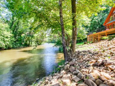 Lake House A River Adventure Dive into Delight at Your Riverside Retreat!, , on West Prong Little Pigeon River in Tennessee - Lakehouse Vacation Rental - Lake Home for rent on LakeHouseVacations.com
