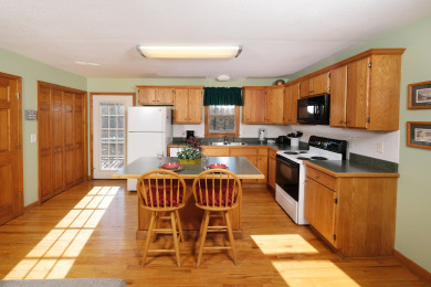  Ad# 21639 lake house for rent on LakeHouseVacations.com, lakehouse, lake home rental, lakehome for rent, vacation, holiday, lodging, lake
