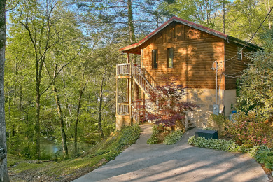 Lake House Whispering Waters Hear the Call of Relaxation in the Smokies!, , on West Prong Little Pigeon River in Tennessee - Lakehouse Vacation Rental - Lake Home for rent on LakeHouseVacations.com