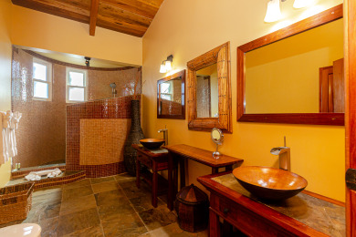  Ad# 21724 lake house for rent on LakeHouseVacations.com, lakehouse, lake home rental, lakehome for rent, vacation, holiday, lodging, lake