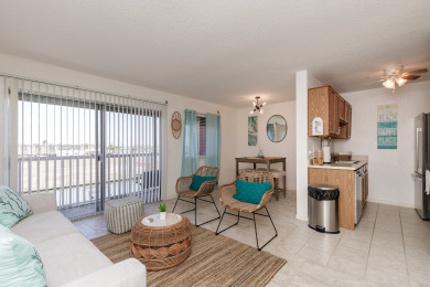 Lake House Cozy one bedroom condo with a lagoon style pool overlooking the canal!, , on Gulf of Mexico � Corpus Christi in Texas - Lakehouse Vacation Rental - Lake Home for rent on LakeHouseVacations.com