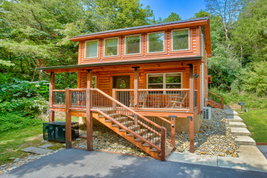 Lake House New 1 Bedroom - Sleeps 4 - Bring the kids ), , on West Prong Little Pigeon River in Tennessee - Lakehouse Vacation Rental - Lake Home for rent on LakeHouseVacations.com