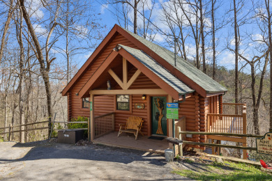 Lake House A Tranquility Den Your Peaceful Escape After Smoky Mountain Adventures, , on West Prong Little Pigeon River in Tennessee - Lakehouse Vacation Rental - Lake Home for rent on LakeHouseVacations.com