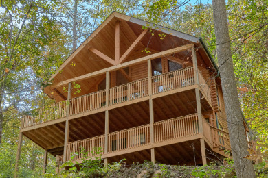 Lake House A Tranquility Den Your Peaceful Escape After Smoky Mountain Adventures, , on West Prong Little Pigeon River in Tennessee - Lakehouse Vacation Rental - Lake Home for rent on LakeHouseVacations.com