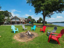 Lake House Your Perfect Lake Vacation Awaits You At Castaway, , on Lake Norman in North Carolina - Lakehouse Vacation Rental - Lake Home for rent on LakeHouseVacations.com