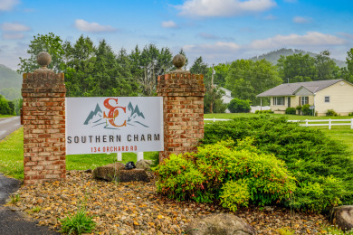 Lake House Winter and Christmas saving up to 50% off. 50 person or less weddings welcome, , on Cosby Creek in Tennessee - Lakehouse Vacation Rental - Lake Home for rent on LakeHouseVacations.com