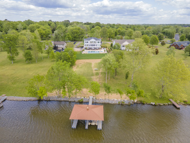 Lake House Above Nashville Lakeside Oasis I Lakefront Pool&ampSpa Game Room I Services, , on Cumberland River - Gallatin in Tennessee - Lakehouse Vacation Rental - Lake Home for rent on LakeHouseVacations.com