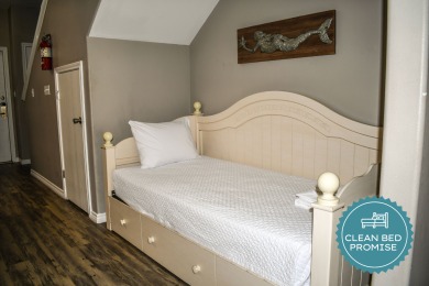 Lake House Cozy Dog-Friendly Vacation home w2 Heated Pools, Just Steps from the Beach, , on Gulf of Mexico - Corpus Christi in Texas - Lakehouse Vacation Rental - Lake Home for rent on LakeHouseVacations.com