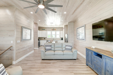 Lake House Fulton Breeze! Waterfront, Pool, Private Hottub, Walk to Restaurants and Pier, , on Gulf of Mexico - Aransas Bay in Texas - Lakehouse Vacation Rental - Lake Home for rent on LakeHouseVacations.com