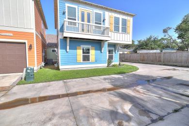 Lake House Pier access! Beautiful pool! 3 bedroom, 2.5 bathroom home in Rockport!, , on Gulf of Mexico - Aransas Bay in Texas - Lakehouse Vacation Rental - Lake Home for rent on LakeHouseVacations.com
