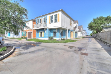 Lake House Pier access! Beautiful pool! 3 bedroom, 2.5 bathroom home in Rockport!, , on Gulf of Mexico - Aransas Bay in Texas - Lakehouse Vacation Rental - Lake Home for rent on LakeHouseVacations.com