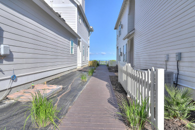 Lake House Pier access! Beautiful pool! 3 bedroom, 2.5 bathroom home in Rockport!, , on Gulf of Mexico - Aransas Bay in Texas - Lakehouse Vacation Rental - Lake Home for rent on LakeHouseVacations.com