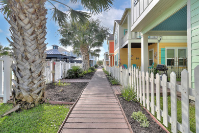 Lake House Pier access! Beautiful pool! 3 bedroom, 2.5 bathroom home in Rockport!, , on Gulf of Mexico - Aransas Bay in Texas - Lakehouse Vacation Rental - Lake Home for rent on LakeHouseVacations.com