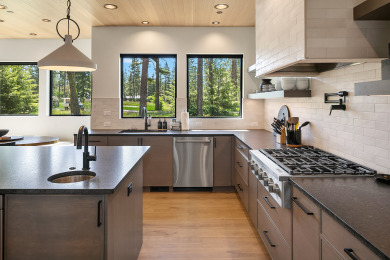 Lake House Beautiful and Luxurious! 6BR Golf Course Retreat*Game Room*Hot Tub, , on Lake Cle Elum in Washington - Lakehouse Vacation Rental - Lake Home for rent on LakeHouseVacations.com