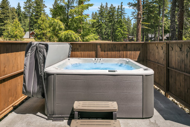 Lake House Beautiful and Luxurious! 6BR Golf Course Retreat*Game Room*Hot Tub, , on Lake Cle Elum in Washington - Lakehouse Vacation Rental - Lake Home for rent on LakeHouseVacations.com